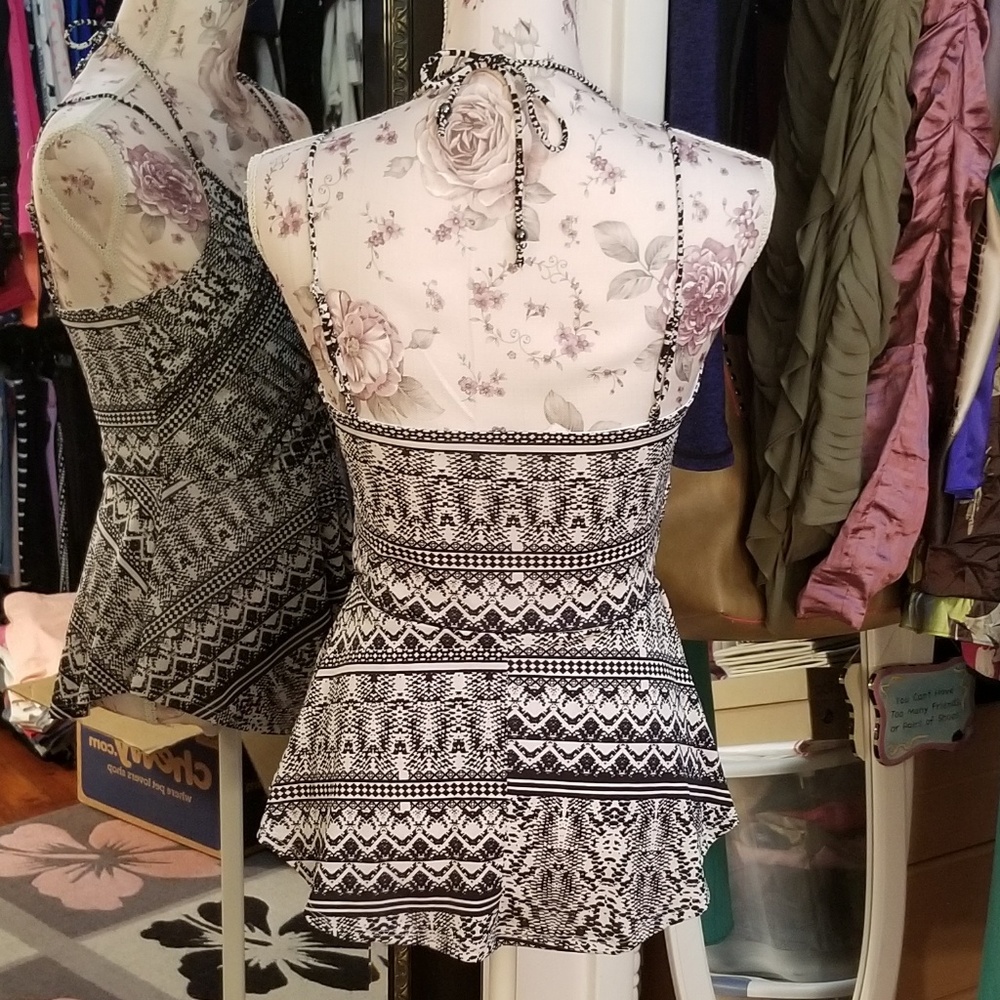 Jessica Simpson NWOT Top - Picture 3 of 5